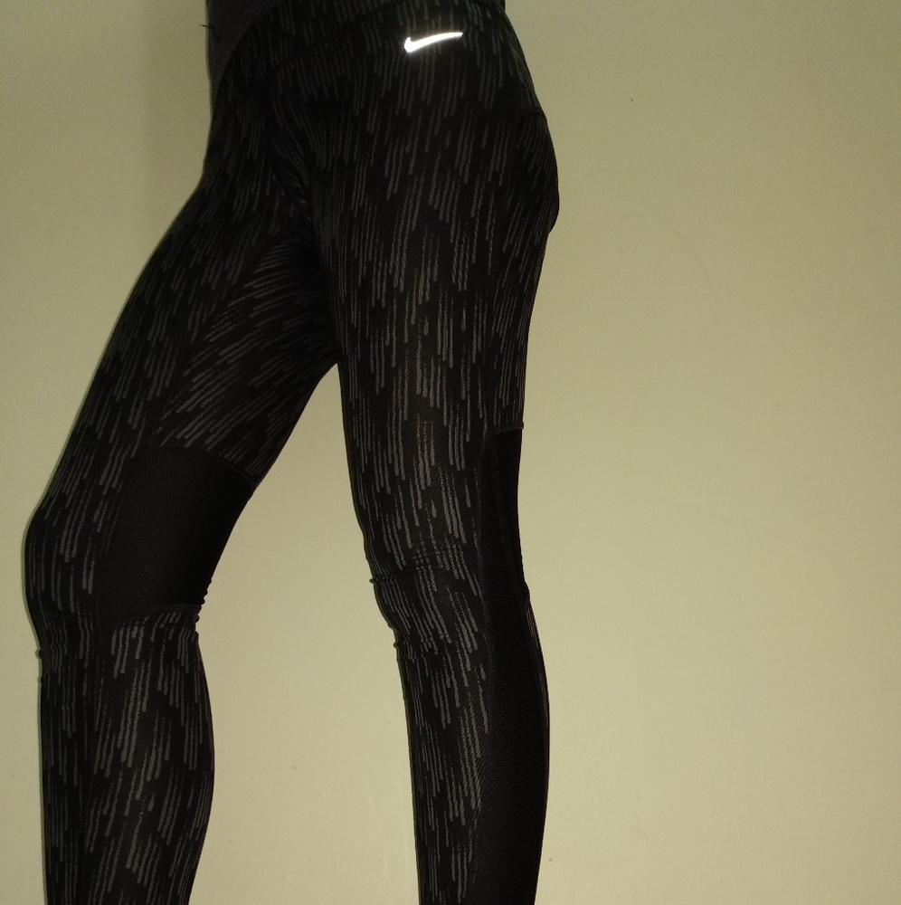 NIKE Women's Tight Fit Dri-Fit Athletic Leggings